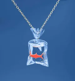 Creative Water Bag Pinging Novel Goldfish Transparent Resin Koi Colar traz boa sorte para você e mulheres joias finas1483946