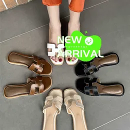 Oran Sandals Summer Leather Slippers äkta läder som är lämpliga för tofflor för kvinnor på sommaren fashionabla för utomhuskläder 2024 New Flat Bottomed och Versa R9U7