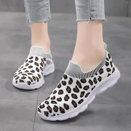 Sapatos casuais tênis femininos que andam malha plana impressão de leopardo fofo fofo fofo confortável tênis leve e leve para mulheres