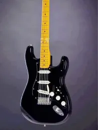 Kablolar Yeni !!! Sihirli Siyah Renk St Electry Guitar Katı Vücut Akçaağaç Kıvranı Siyah Pickguard SSS Beyaz Pikaplar