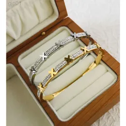 Desginer tiffanybracelet tiffanie tiffanyjewelry seiko t familj smal utgåva lera diamant armband x bokstav rostfritt stål kassa armband guld silver stag