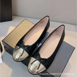 24SS 디자이너 Chanells Channelshoes 신발 작은 향기 색깔의 활 여자 신발 두꺼운 발 뒤꿈치 새로운 여름 작은 향기 신발 평평한 바닥 낮은 힐 발레 노래