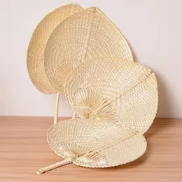 装飾的な置物1 PC Bamboo Palm Leaf Hand-Woven Hand Fanファンホームデコレーションサイズ30 40cm手作りストロー織りファンクラフトサマークーリング