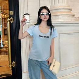 Designer 24S Spring/Summer New M Dopamine Color Series Heavy Industry Nail Pärla Letter U-Shaped Neck Slim Fit Merveile T-Shirt Top