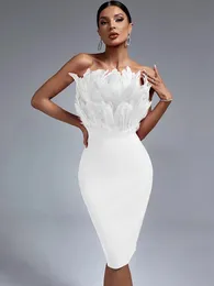 ホワイトバンデージドレス女性フェザーパーティーボディコンエレガントなミディセクシーなストラップレスイブニングバースデークラブ衣装夏240415