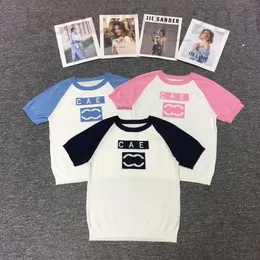 Projektantka koszulki damskiej Xiao Xiangfeng moda 24 lata da langxia Nowy kolor okrągły litera Jacquard swobodna wszechstronna t-shirt top l0pj
