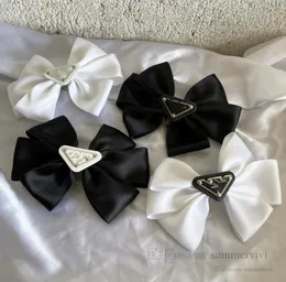 P Style Girls Letter Triangle Bows Hairpins Lady Style Barn Bow Hair Accessories Designer Kids Bowknot Princess Spring Clip Q77976550