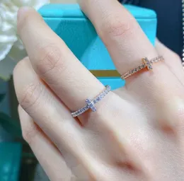 デザイナーリングフルシニングクリスタルミニクロスチャームウェディングブライド女性ジュエリー婚約指輪