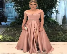 Modest Dusty Pink Prom Dresses Long Deep V Neck Satin Split aftonklänning Kort ärm 2018 Plus Size Party Gowns9087645