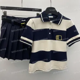 Polo Neck Striped T Shirts تطريز Miu Knits Tees مصمم سيدة تنانير مطوية العلامة التجارية