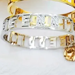 Gut verkaufen Crystal Letter Bankle Designer Armbänder Männer Frauen Titan Edelstahl Armband Marke Schmuck Zauberzubehör Hochwertiges Jubiläumsgeschenk