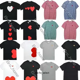 2024 Play Mens T 셔츠 디자이너 Red Commes Heart Women Garcons S Badge des Quanlity TS Cotton CDG 자수 짧은 슬리브 검은 색과 흰색 줄무늬 느슨한 티셔츠 ZZ 486