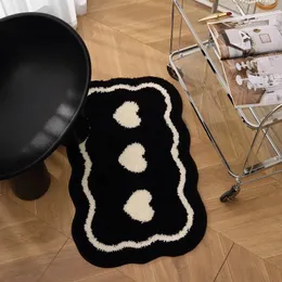 Ins Love Heart's Toormat Badezimmer Saugbad Floor Matte Teppich Schwarz und Weiß Liebe Fußmatte Nicht -Schlupf -Schlafzimmer Bodenmatte 240416