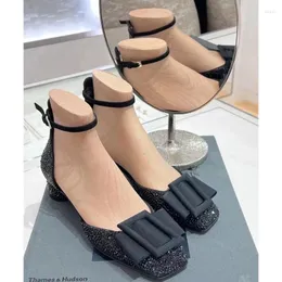 فستان أحذية مربعة إصبع القدم Zapatos de Tacon Mujer Elegante Cozy Buckle Sandals براءة اختراع جلدية مصممة مصممة الكعب الفاخر chaussure femme