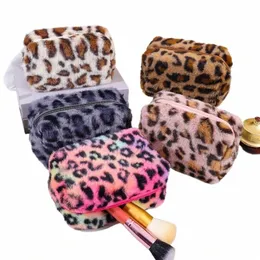 Neuer Leopardenmuster Soft Plüsch Kosmetikbeutel Make -up -Tasche tragbare Toilettenartikel Hautpflegeprodukt Aufbewahrungstasche Reisen Make -up Organizer 54AG#