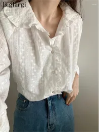 Women's Blouses Summer Shirts Tops Women Floral Embroidery Fashion Hollow Out Ladies Long Sleeve Korean Style Loose Pleated Woman