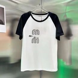 MIUMIUEUES TシャツデザイナーラグジュアリーファッションレディースTシャツホットダイヤモンドレターショルダーショートスリーブTシャツ女性夏夏の新しいコントラストハーフスリーブトップ