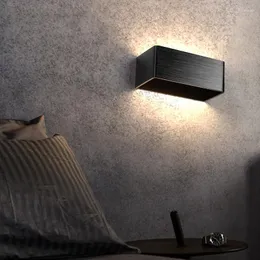 Wandlampe Nordeuropa moderne minimalistische LED -Schlafzimmer Nachttreppe Korridor Wohnzimmer TV Kunsthintergrund
