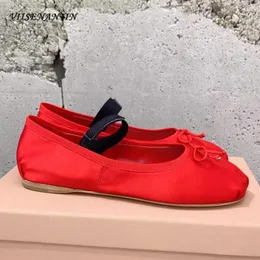 Casual Shoes Classic Design Ballet Flat Women Seide Bowtie Slip auf elastische Band Ballerinas Frühling Sommerrunde Zehen süße Mädchen Schuh Maultiere