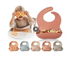 1pc silikonhaklappar för barn nyfödda baby matning bordsartiklar vattenproff baby haklappar för småbarn frukostmatningar1607411
