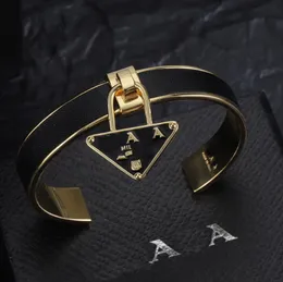 Neue beliebte Designer 18K Gold Armreif Armbänder Armband Manschette Klassiker Brief Triangle Schmuck Geschenke BRAKECHTS für Frauen Männer Liebhaber Geschenk