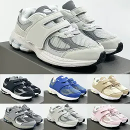 HOTSELL 2023 디자이너 NB 2002R Big Kids Shoes Toddlers Boys Girls New Running Shod Children 2002 NB2002R 정통 운동화 아기 26-37