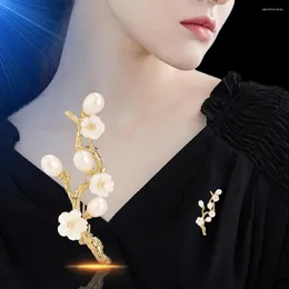 Brooches Luxurious Plum Blossom Brooch Hollowed Out Craftsmanship Inlaid With Pearl High-end Female Corsage Direct Sales