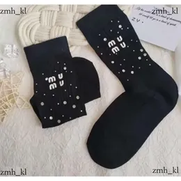 Mui mui Socken Baumwollsocken für Frauen 1 Paar Buchstabe Print Designer Atmungsfreie Röhrchen Skateboard niedliche Socke Mui Sock 400