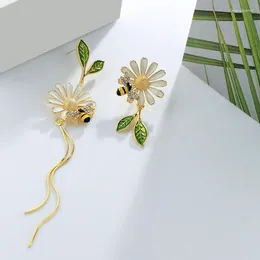 Brincos berros coreanos Encontros coreanos Jóias de moda Daisy Flower Bee Stud para mulheres Gunflower Butterfly Zircon Pendientes assimétricos