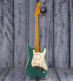 Super desbotado Sherwood Green Green Metallic High Quality St Electric Guitar Chrome Placated Hardware Delivery2996791