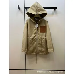 Herren -Trenchmäntel vor dem Herbst Klassisches Logo Kapuzenkordelstring -Windbreaker -Mantelhut mit offenem Schal -Design