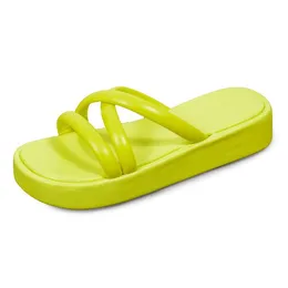 2024 Designer Ev Scuffs Terlik Slaytlar Kadın Sandalet Pembe Mor Sarı Yeşil Beyaz Kadınlar Renkli Scuffs Gai