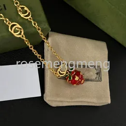Klassisk jordgubbe pendell guld dubbel bokstavskedja halsband älskare lyx varumärke designer halsband för kvinnor män tjej koppar charm bröllop fest smycken gåvor