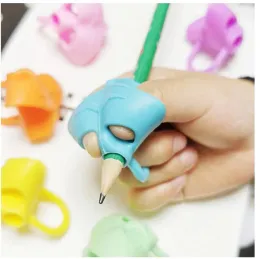 wholesale 200 Pcs Children Writing Pencil Pen Holder Kids Learning Practise Silicone Aid Holder Posture Correction Device for Students ZZ