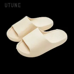 Slippers Utune Home for Women Shoes Indoor Summer Sloft Slides Eva Wave Sleign Sole Sole Non Slip Men Platform Platform H240416 47CO