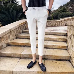 남자 양복 2024 한국 버전 바지 작은 발을 가진 소년을위한 바지는 자른 다림질 슬림 한 슬림 한 흰색 정장