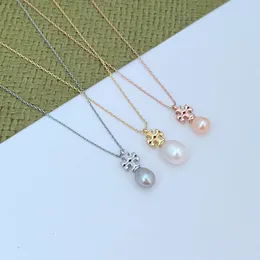 2024 Hot Luxury Simple Classic T Letters Designer Ncklaces for Women Pearl Link Chain Charm Hollow Letter Whale Sailormoon Netlace Netlace Jewelry