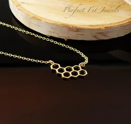Comb Bee Hive Pendant Chain Halsband Söt kam bikupa halsband Hexagon halsband kvinnor gåva smycken2601679