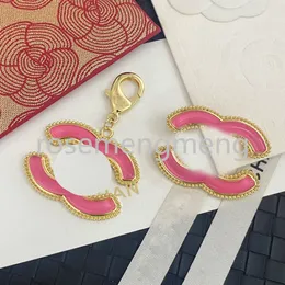 Pink Doppelbuchstaben Brosche Pins Designer Schlüsselbundschlüsselketten Ringhalter Brand Designer Schlüsselanhänger für Porte Clef Geschenk Männer Frauen Auto Bag Anhänger Zubehör keine Kiste