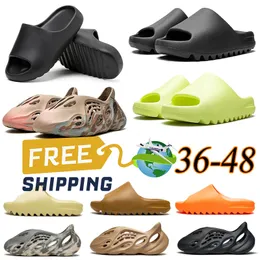 Slippers Shoes Sandals Designer Slides Trainers yee Sliders Sliders Slider Mens yzy Fashion Shoe Bone White Resin Sand Beach Men Womens Ye 2024 ze News