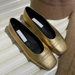 Sıradan ayakkabılar altın sığ daireler lüks tasarım kare ayak parmağı moda kadın stil slip-on zapatos mujer seksi chaussure femme