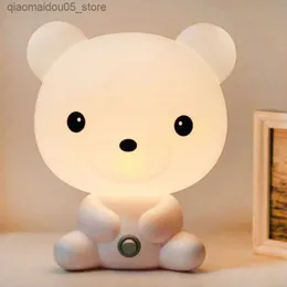 Lampade sfumature cartone animato Night Light Cute Panda Bear Table Light Childrens Dormita camera da letto DECORAZIONE LUIGHT MOUNT Q240416