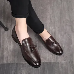 ارتداء الأحذية الإيطالية للرجال من الجلد العلامة التجارية الرسمية الأنيقة Coiffeur Classic Office Sepatu Slip on Pria Buty Meskie