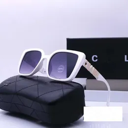 Designer Chanells Glasses Glass Sunglass Ciclo de luxo A moda esportiva polariza as mulheres mulheres que dirigiam praia de óculos de sol branco de óculos de sol