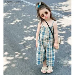 Rompers 2024夏の子供コットンリネン格子縞のジャンプスーツのノースリーズロンパン韓国の男の子の女の子パンツ全体のキッズサスペンダーズボンL410