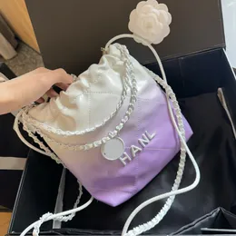 24p Gradient Candy Color 22mini Shoulder Bags Lackered White Letter Coin Charm Purse Round Strao Metal Hardware Matelasse Chain Crossbody Handväskor 3 färger 23 cm