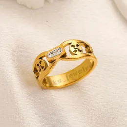 Luxo Rings de moda Charm jóias 18K Gold aço inoxidável aço clássico TB Design Anel para homens Men Men Party noivado Casal Gifts