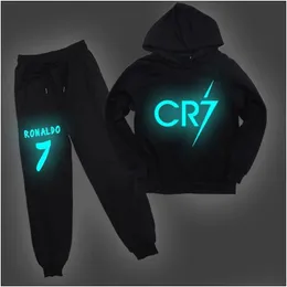 의류 세트 Cr7 Rononaldo Kids Hoodies 바지 2pcs/set tracksuit 어린이 UN 캐주얼 빛나는 후드 스웨트 셔츠 및 하렘 2-14Y 2011 DHTMO