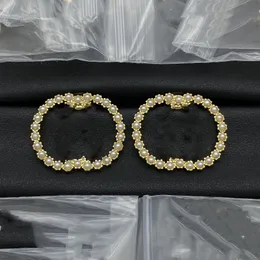 2024 Guldörhängen Hoop Simple High Quality Luxury Desinger Diamond Tri Angle Symbol Design Black Stud Brand Geometry Logo Crystal Rhinestone Earring Wedding Wedding