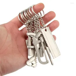 Schlüsselanschlüsse 8 Stil Silber Farblegierung Werkzeugschlüsselring für Dad Vaters Day Geschenke Mode -Schraubendreher Hacksaw Handwerkzeuge Axt Anhänger Schlüsselketten